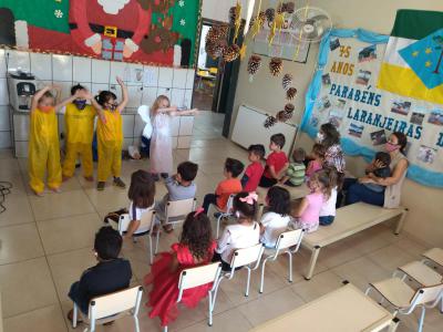 Núcleo Feminino Coprossel e CEMEI Sementinha do Saber levam alegria no Natal das Crianças da Escola